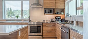 Brand new 3 level duplex with sweeping views, hot tub, laundry, office & garage