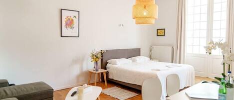 Iron/ironing board, WiFi, bed sheets