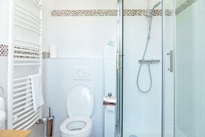 Shower, hair dryer, soap, shampoo - 2min→Midi Station / Smart TV / Self Check-In / Netflix (Saint-Gilles)