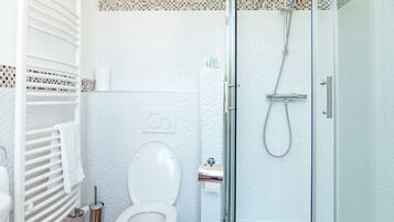 Dusche, Haartrockner, Shampoo
