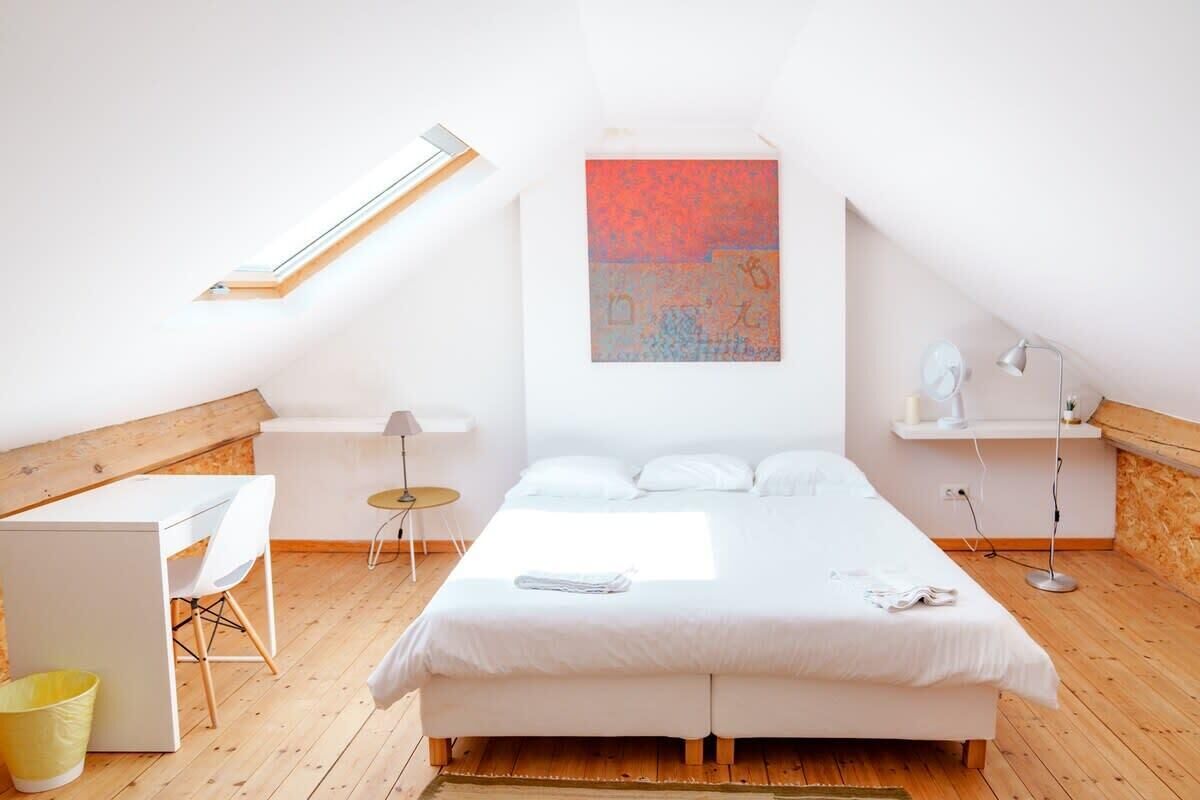 2 slaapkamers, een strijkplank/strijkijzer, wifi, beddengoed