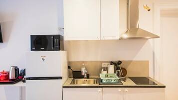 Fridge, microwave, coffee/tea maker, cookware/dishes/utensils