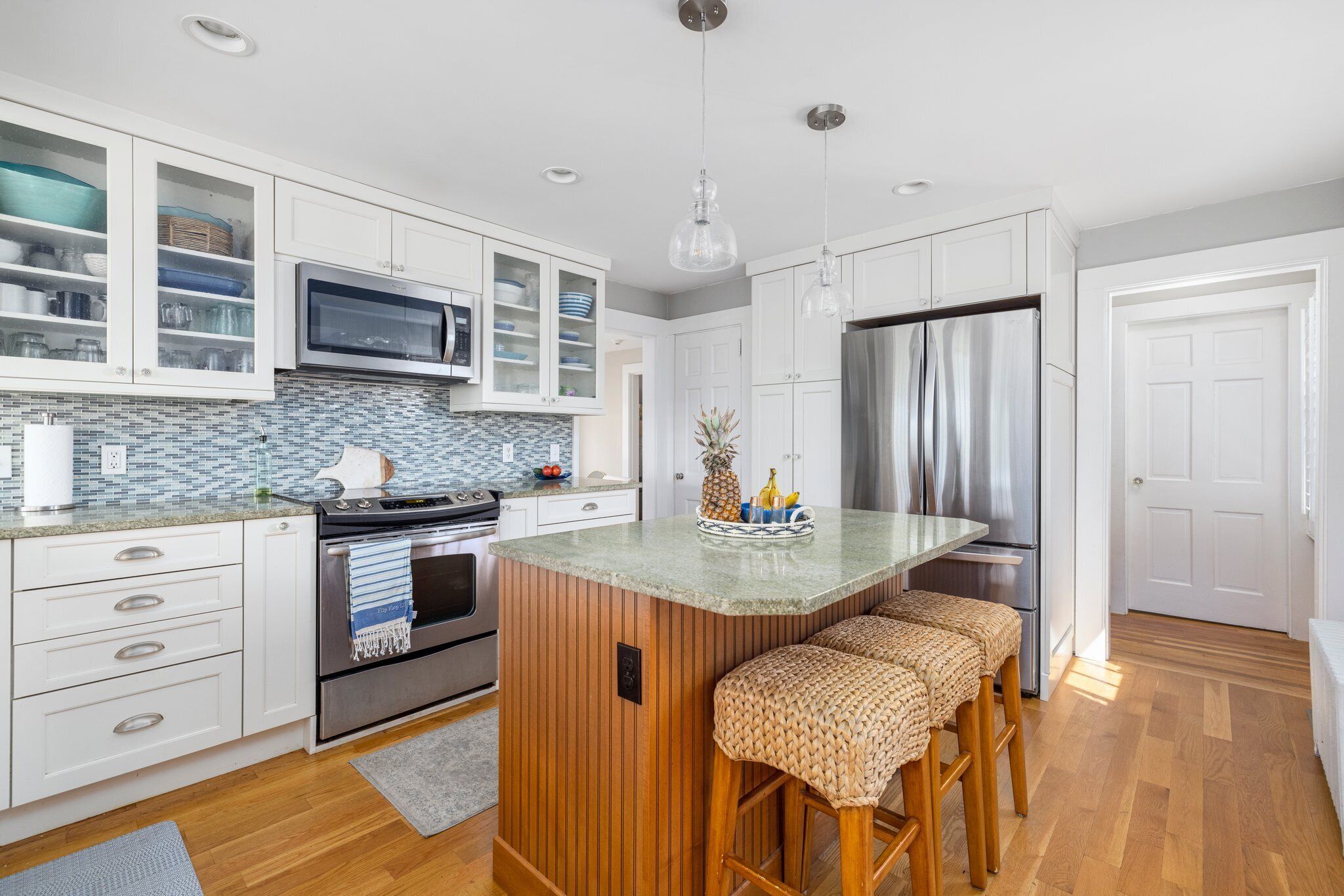 Køleskab, mikrobølgeovn, ovn, kogeplade