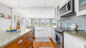 冰箱、微波炉、烤箱、炉灶