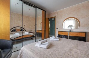 3 bedrooms, iron/ironing board, WiFi, bed sheets - Green house (Monopoli)