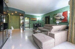 Living area - Green house (Monopoli)