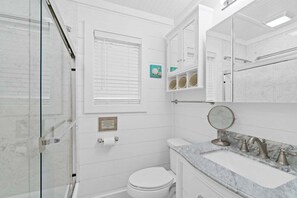 Hair dryer, towels - Dog friendly oasis with game room, putting green, & outdoor oasis! Less than a mile to beach! (Panama City Beach)