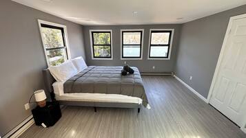 5 bedrooms, iron/ironing board, free WiFi, bed sheets