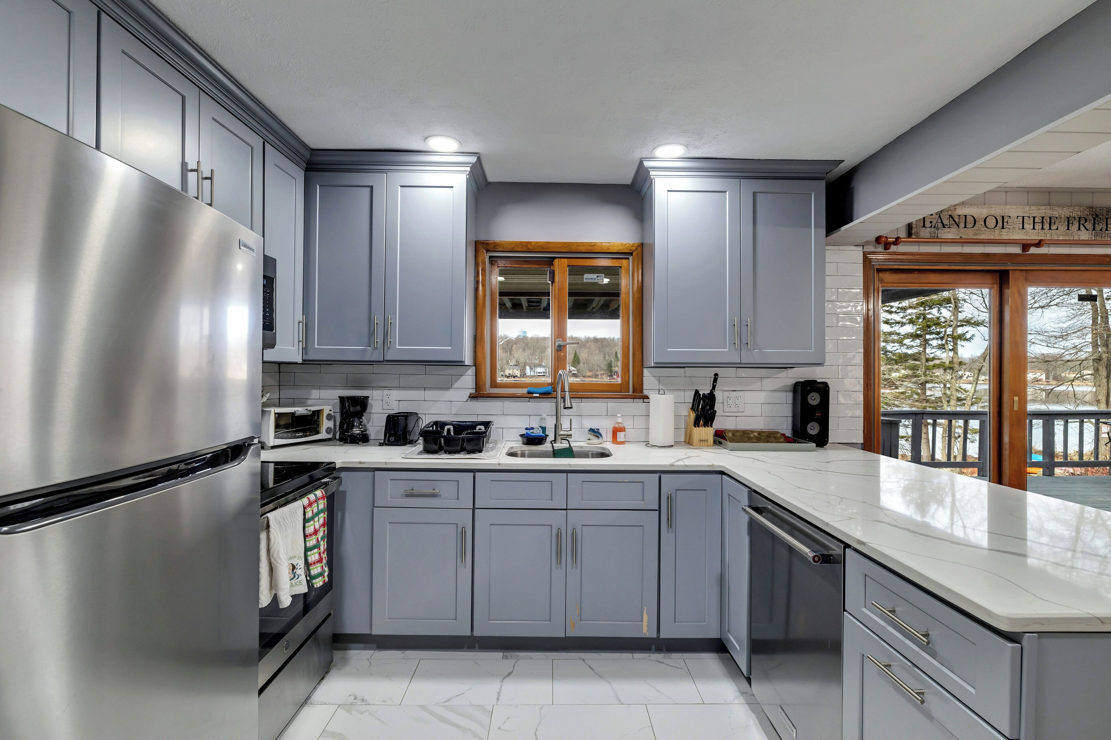 Dishwasher, electric kettle, blender, ice maker