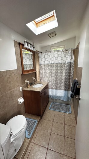Dutxa, banyera d'hidromassatge, assecador de cabells i bidet