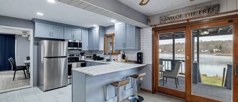 Lave-vaisselle, bouilloire électrique, blender, distributeur de glaçons