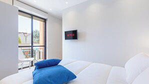 1 habitación, tabla de planchar con plancha, wifi gratis y ropa de cama