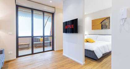 C8 Apartments: Giallo Senape 02