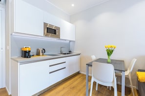 Fridge, microwave, stovetop, coffee/tea maker