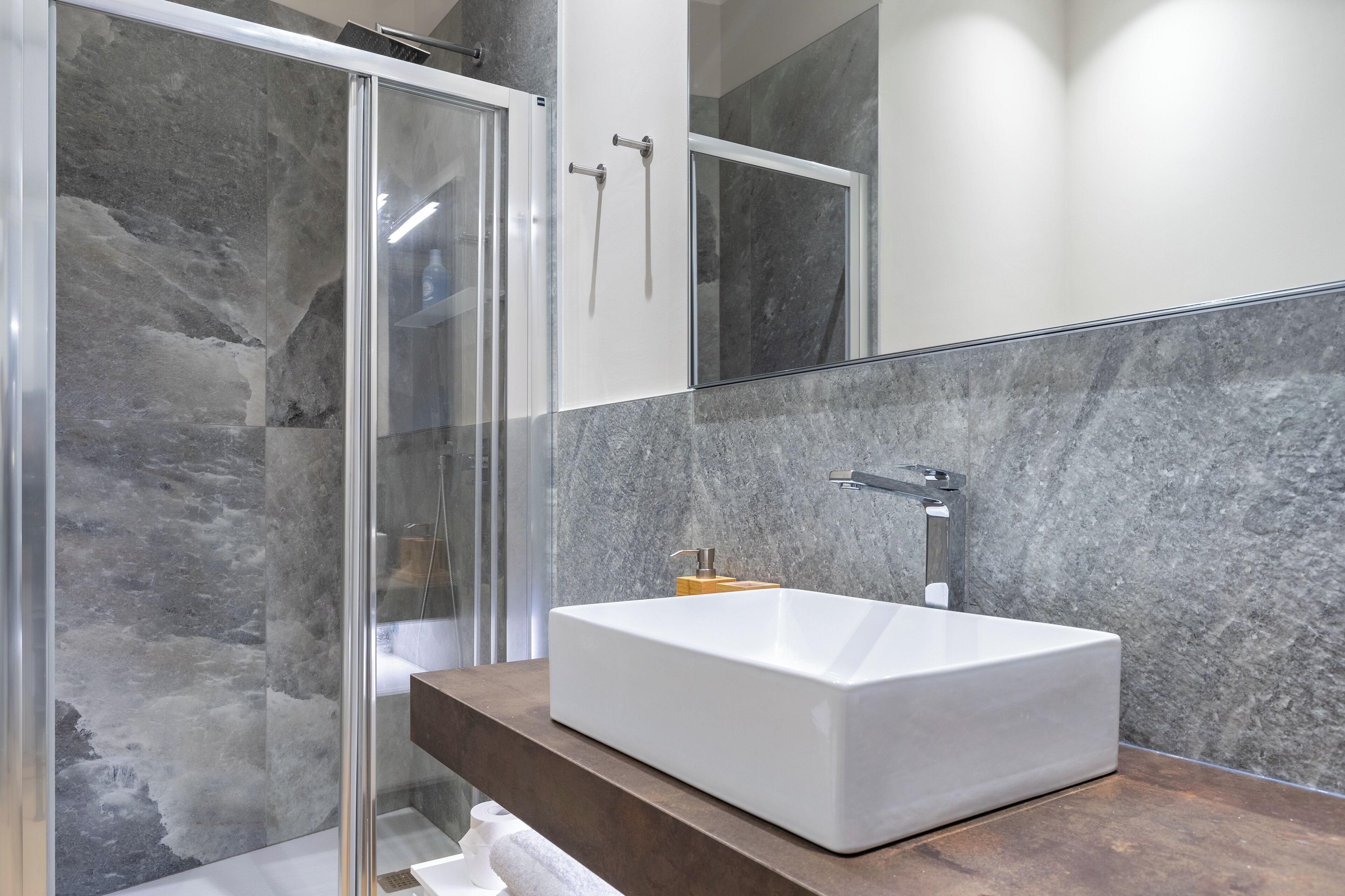 Doccia, asciugacapelli, bidet, asciugamani