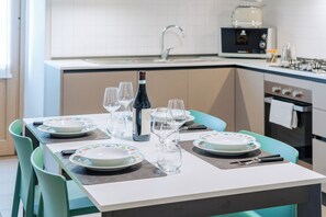 Fridge, microwave, oven, stovetop - Due dei Mille - Three Bedroom Apartment, Sleeps 7 (Alba)