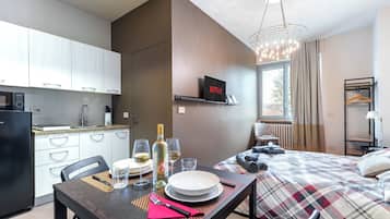 Iron/ironing board, free WiFi, bed sheets