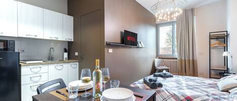 Iron/ironing board, free WiFi, bed sheets