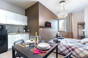 1 dormitorio, tabla de planchar con plancha, wifi gratis y ropa de cama