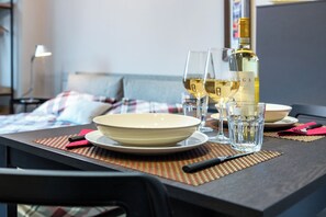 1 habitación, tabla de planchar con plancha, wifi gratis y ropa de cama