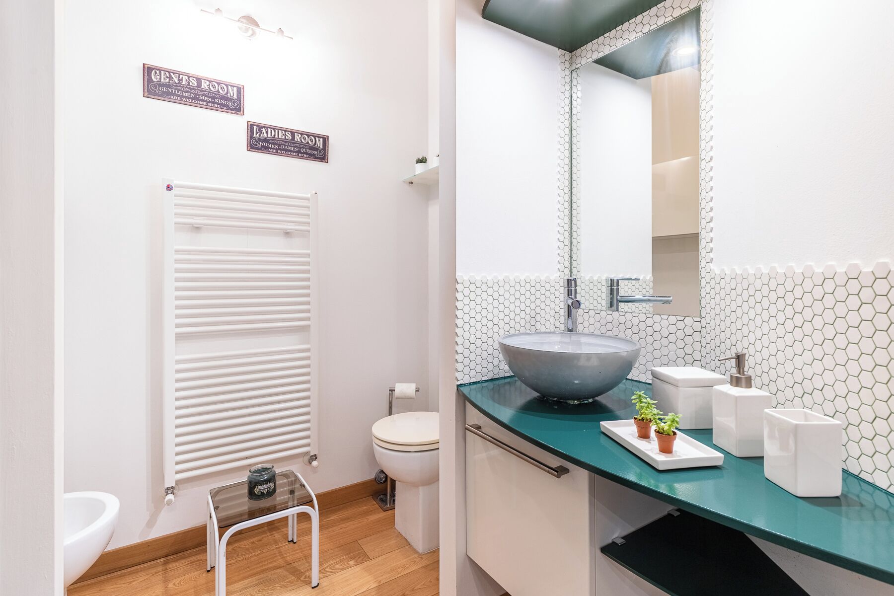 Dusche, Haartrockner, Bidet, Handtücher