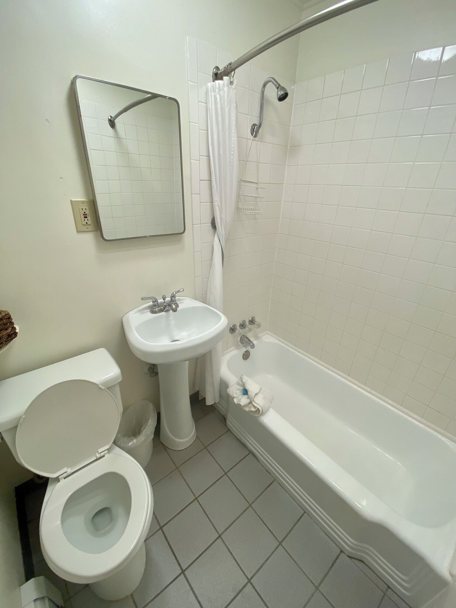 A bathroom with a toilet, sink, and bathtub.