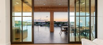 Luxury LBJ Lakefront w/sunset views, pool, hot tub, game room/pingpong; perfect for large gatherings!