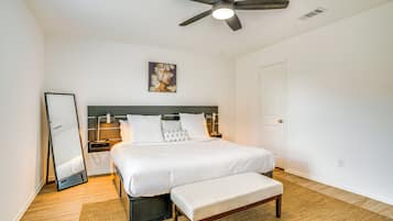 3 bedrooms, desk, iron/ironing board, WiFi