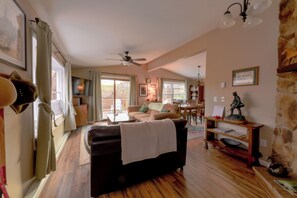 Smart-TV, Kamin, Musikbibliothek, Stereoanlage