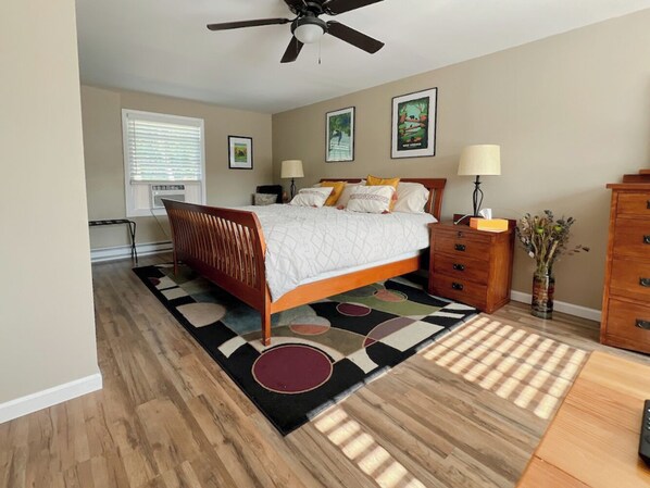 4 bedrooms, desk, iron/ironing board, travel cot