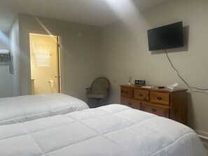 1 bedroom, desk, WiFi