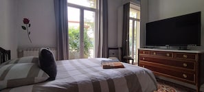 1 quarto, ferros/tábuas de passar roupa, Wi-Fi, roupa de cama