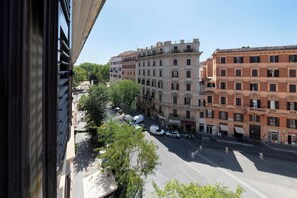 In-room safe, desk, laptop workspace, soundproofing - Celeste Suites Vittorio Emanuele  (Rome)