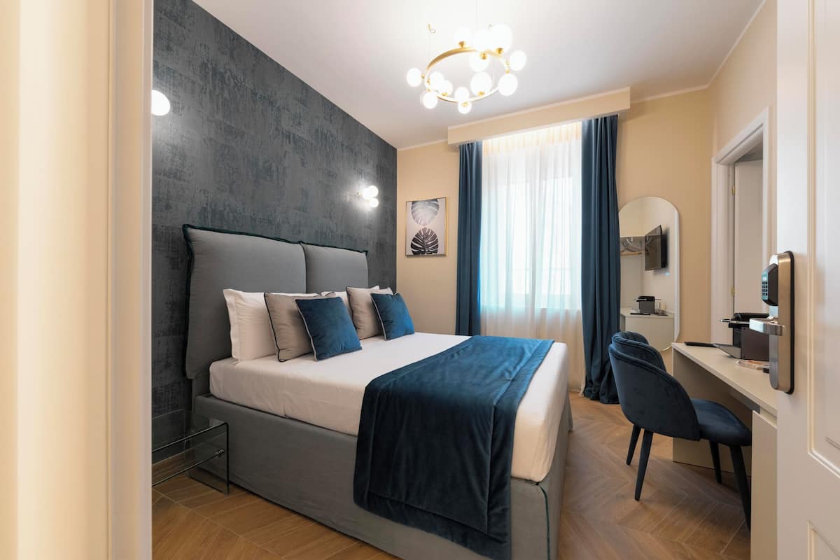 In-room safe, desk, laptop workspace, soundproofing