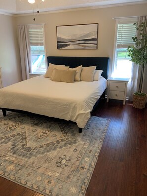 3 habitaciones, tabla de planchar con plancha, wifi y ropa de cama