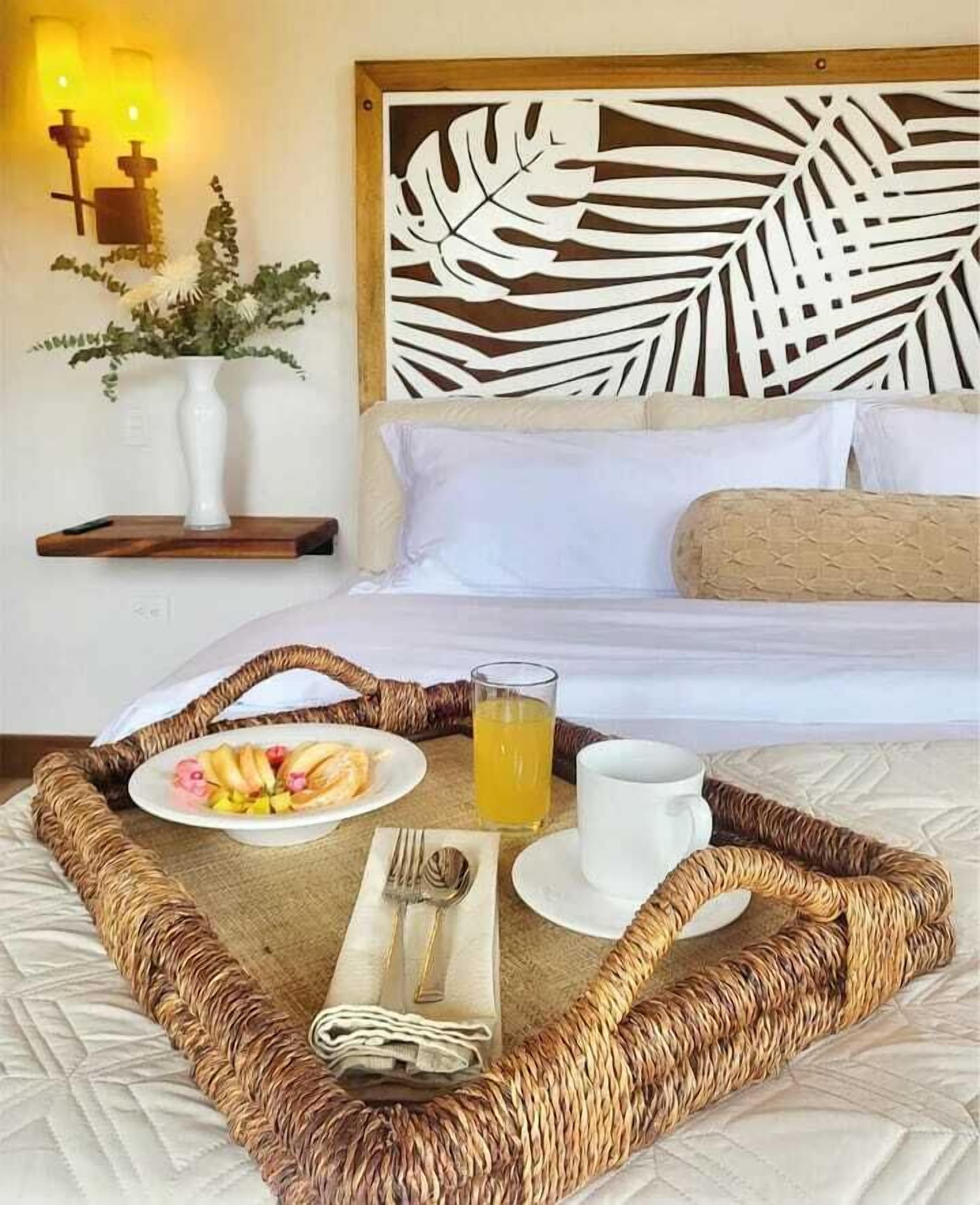 Phòng Suite Deluxe, 1 giường cỡ king, ban công, quang cảnh núi | Bộ đồ giường cao cấp, chăn bông, nệm có lớp đệm bông 