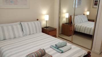 2 chambres, fer et planche à repasser, lit parapluie, Wi-Fi gratuit