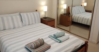 Central 2-Bedroom Apartment with private parking - home from home