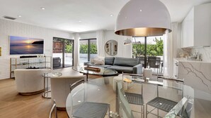 하우스, 침대(여러 개), 수영장 이용, 수영장 전망 (Ocean Breeze Villa) | 거실 공간