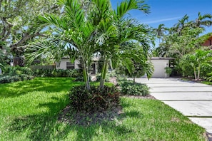 Property grounds - Ocean Breeze Villa 3 Bdr, Pool (Pompano Beach)