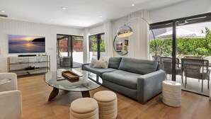 하우스, 침대(여러 개), 수영장 이용, 수영장 전망 (Ocean Breeze Villa) | 거실 공간