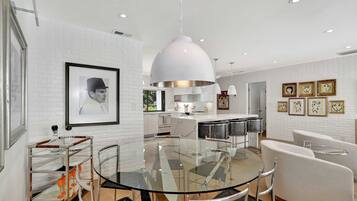 House, Multiple Beds, Pool Access, Pool View (Ocean Breeze Villa) | Dining