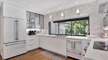 House, Multiple Beds, Pool Access, Pool View (Ocean Breeze Villa) | Private kitchen | Fridge, microwave, oven, stovetop