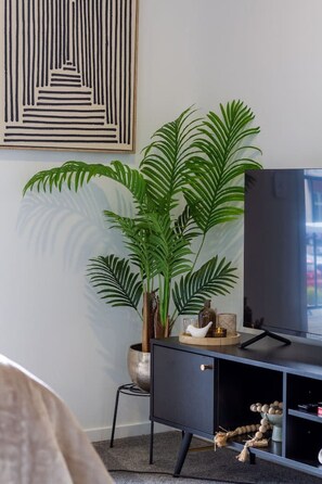 Interior - Luxurious Studio: Prime location, City Centre (Christchurch)