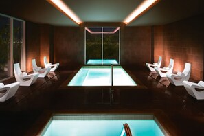 Pool - 34th Floor High rise with 180° Strip Views + Open Balcony - No Resort Fees (Las Vegas)