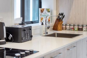 Fridge, microwave, oven, stovetop