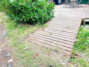 A wooden pathway leading to a seating area with chairs and tables. - Cabin * Hot tub * Fire pit * View * Getaway! (Oak Harbor)