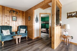 Interior - Cabin * Hot tub * Fire pit * View * Getaway! (Oak Harbor)