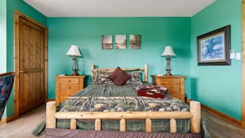 3 bedrooms, desk, iron/ironing board, travel cot
