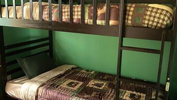 3 bedrooms, desk, iron/ironing board, travel crib